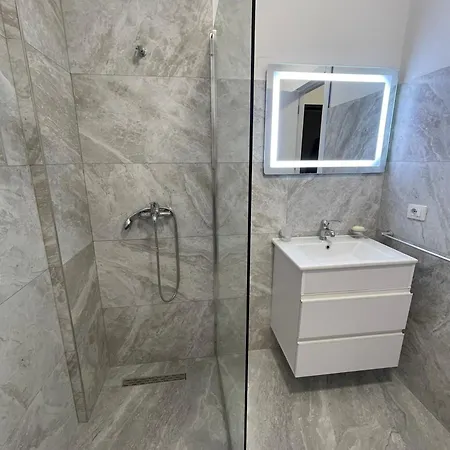 Modern Apartment In Central Vlorë Exterior foto