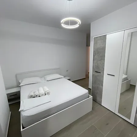 Modern Apartment In Central Vlorë Exterior foto